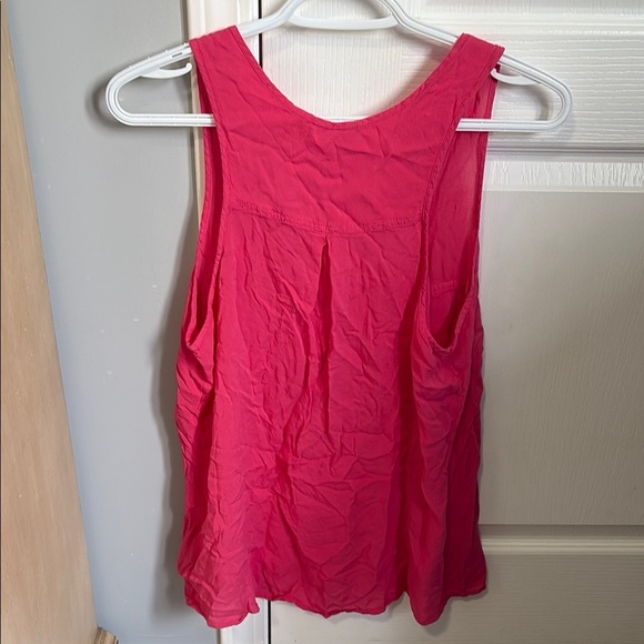 Pink Sleeveless Tank Top with Scoop Neckline - Picture 3 of 4